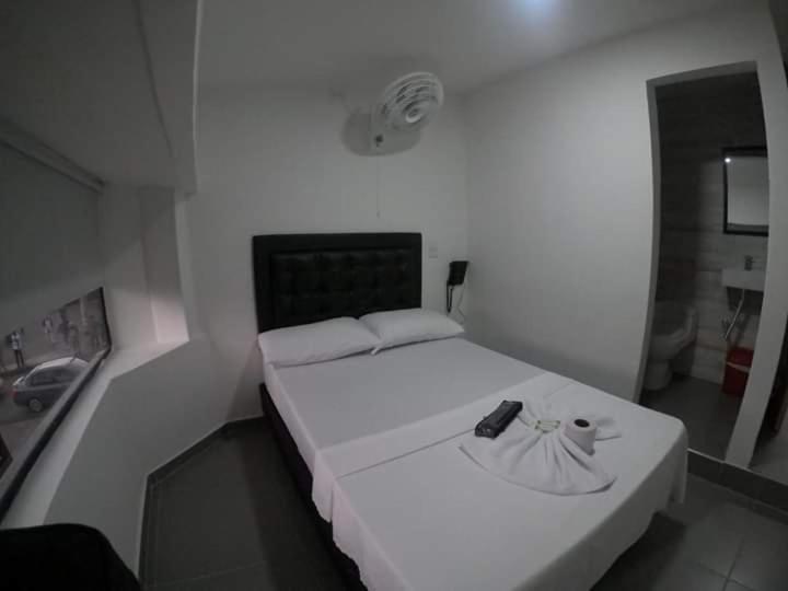 Hotel Zona Express Sandiego Медельин Экстерьер фото