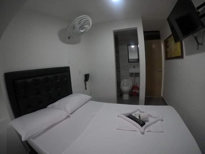 Hotel Zona Express Sandiego Медельин Экстерьер фото