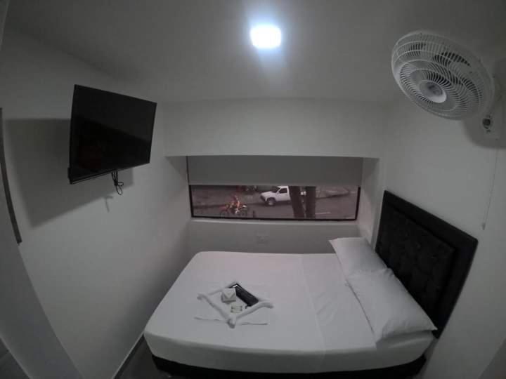 Hotel Zona Express Sandiego Медельин Экстерьер фото