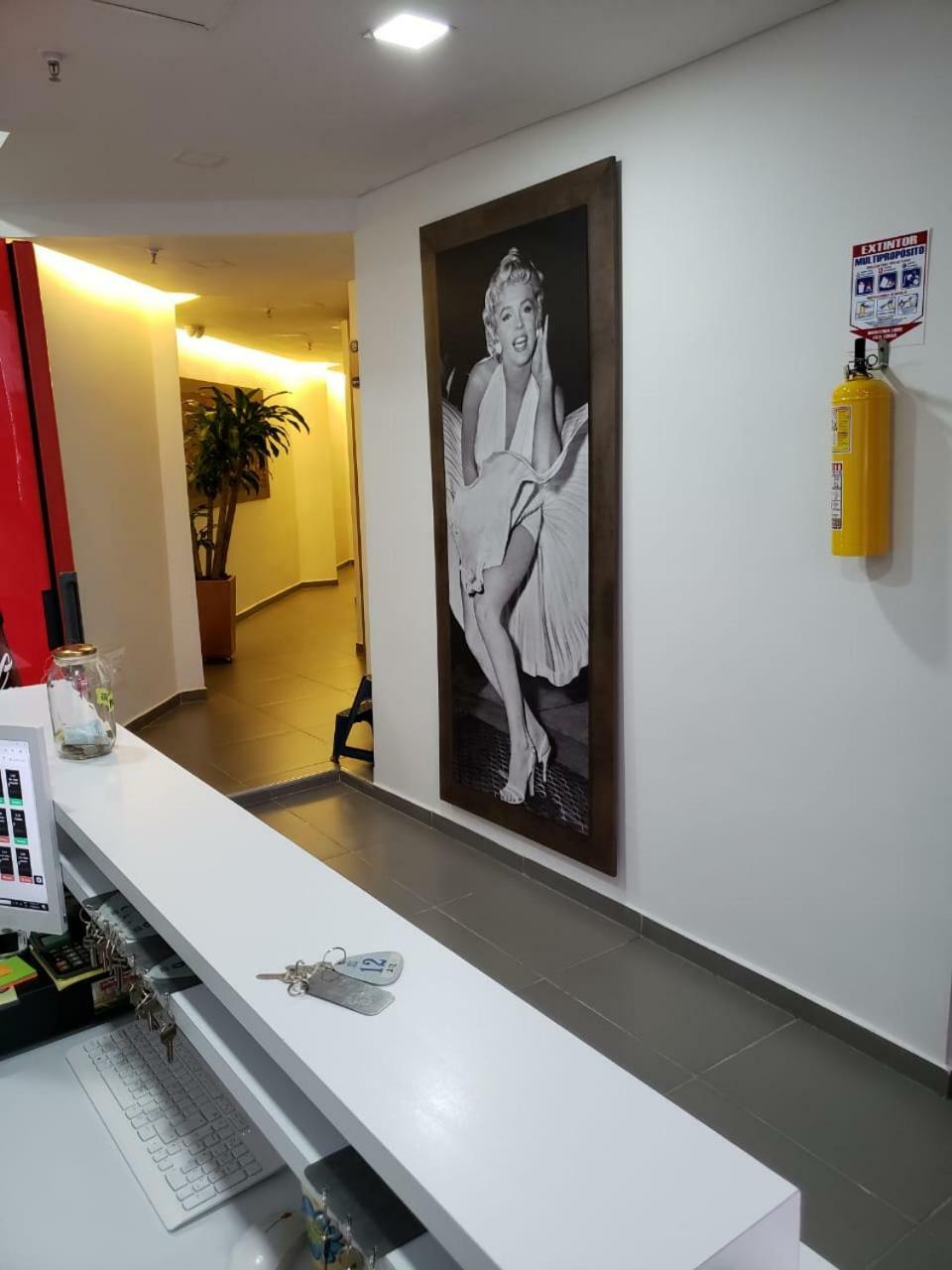 Hotel Zona Express Sandiego Медельин Экстерьер фото
